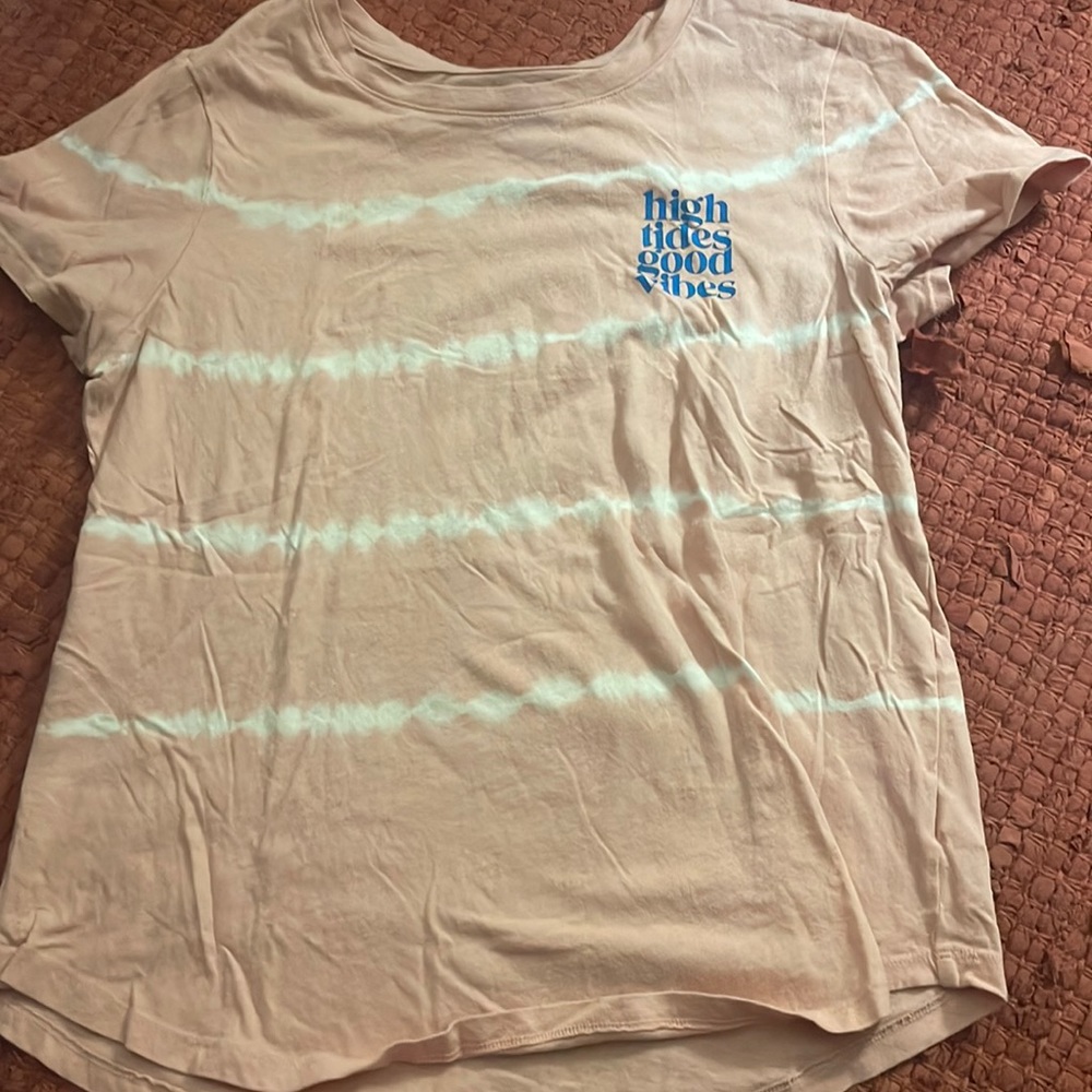 Medium old navy t shirt